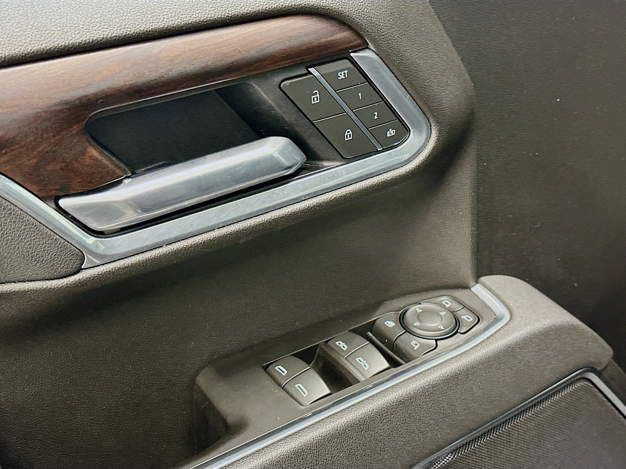 Used 2025 GMC Sierra 1500 SLT image 15