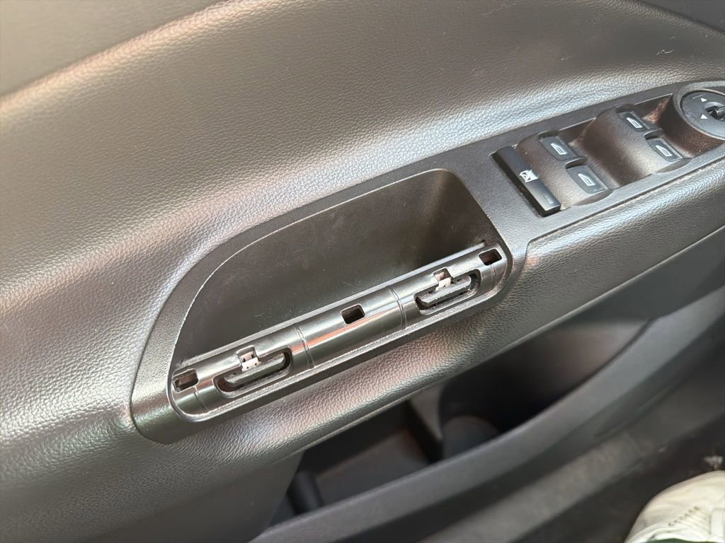 Used 2017 Ford Escape SE w/ SE Sport Appearance Package image 14