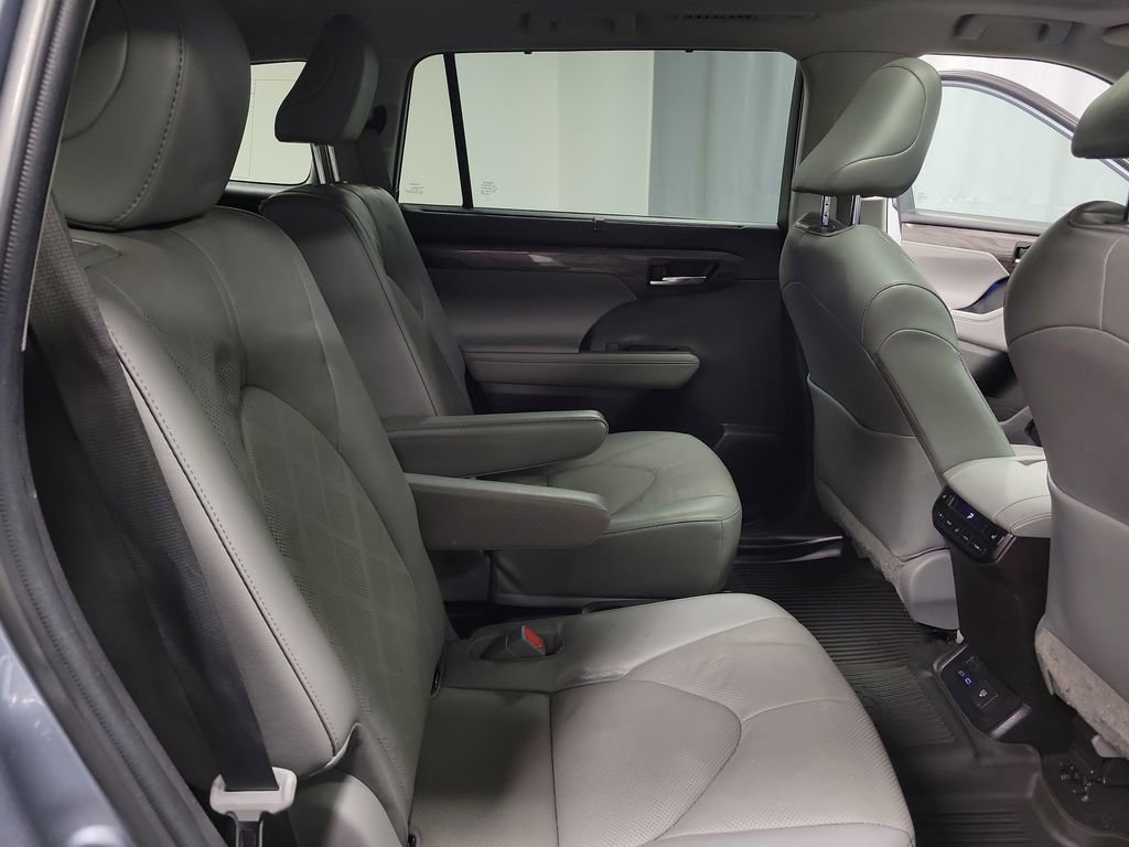 Used 2022 Toyota Highlander Platinum image 22