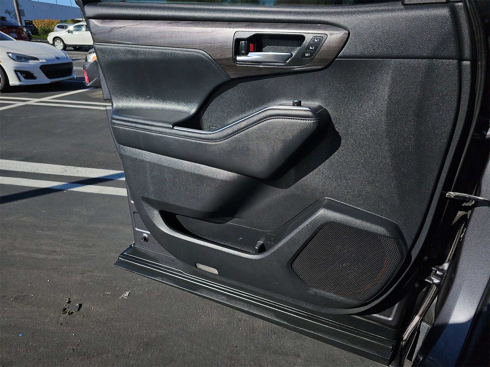 Used 2022 Toyota Highlander Limited image 30