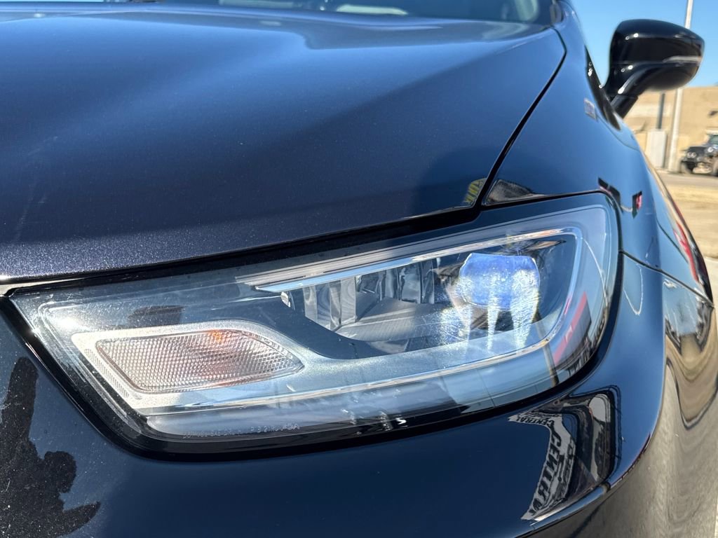 Used 2024 Chrysler Pacifica Touring-L image 11