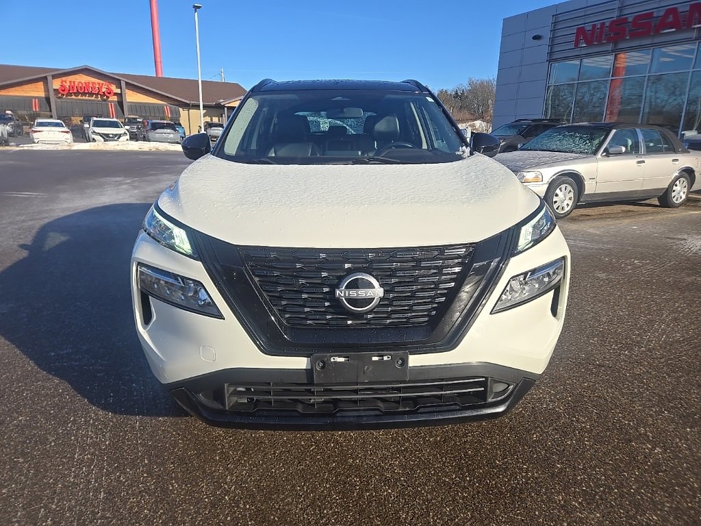 Used 2023 Nissan Rogue SV w/ SV Premium Package image 2