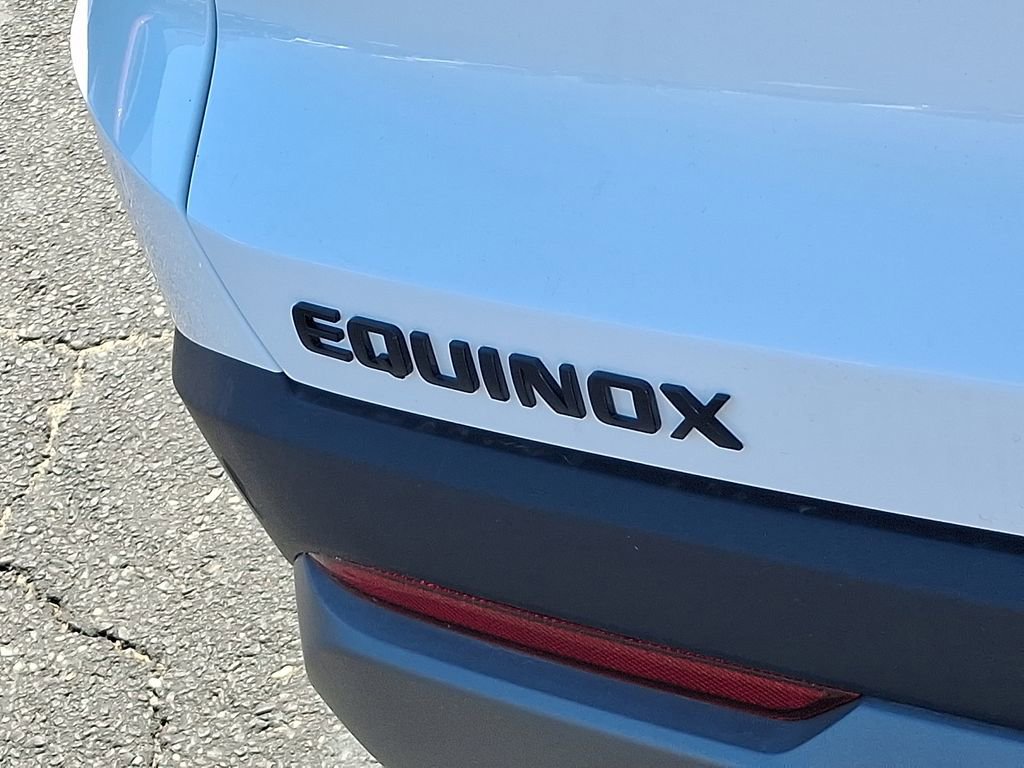 New 2026 Chevrolet Equinox LT w/ Midnight Edition FWD image 11
