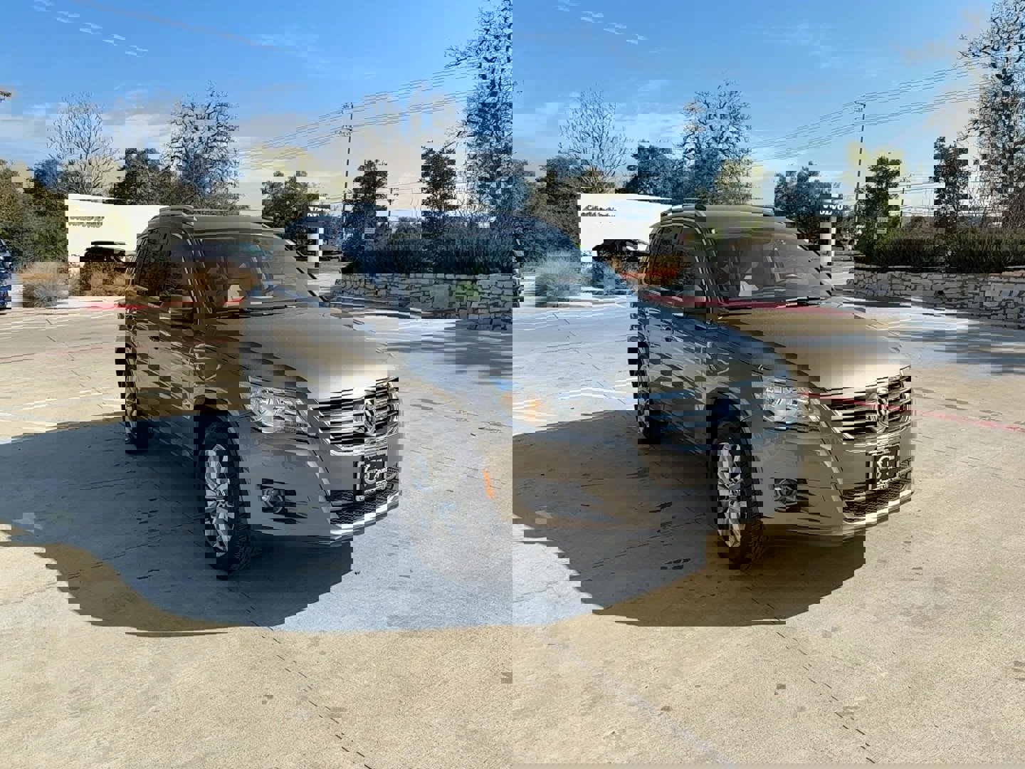 Used 2011 Volkswagen Tiguan SE image 7