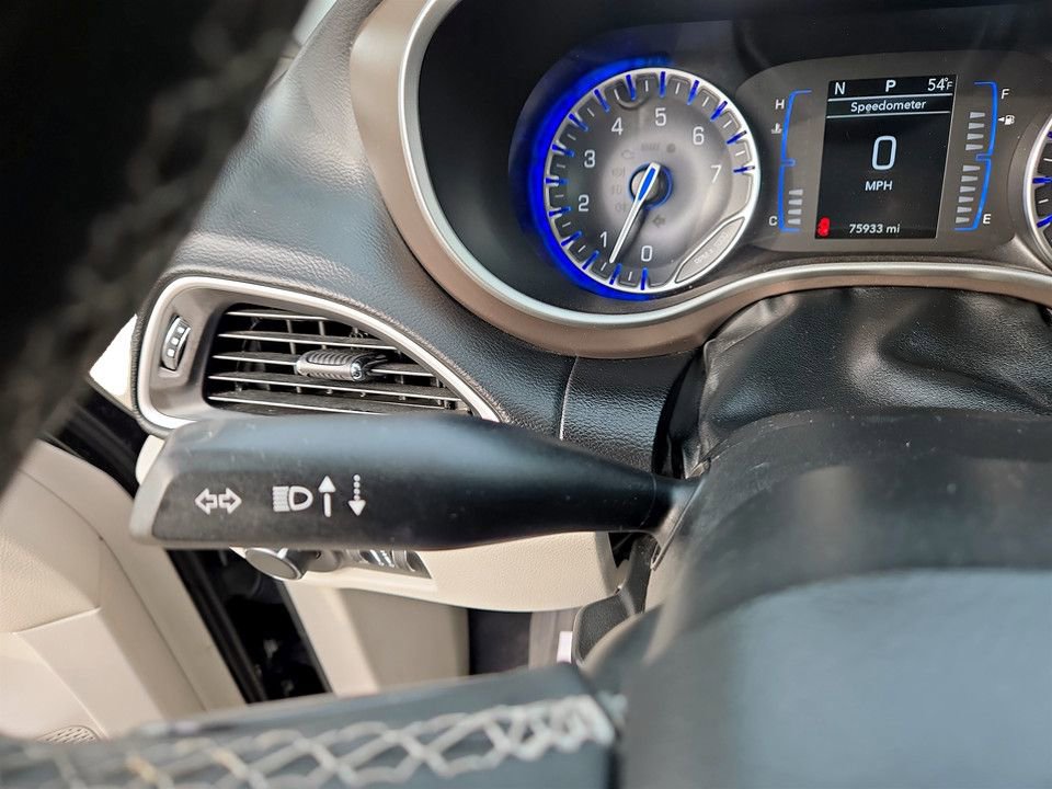 Used 2023 Chrysler Voyager LX image 20