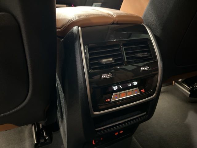 Used 2023 BMW X7 xDrive40i AWD/4WD image 43