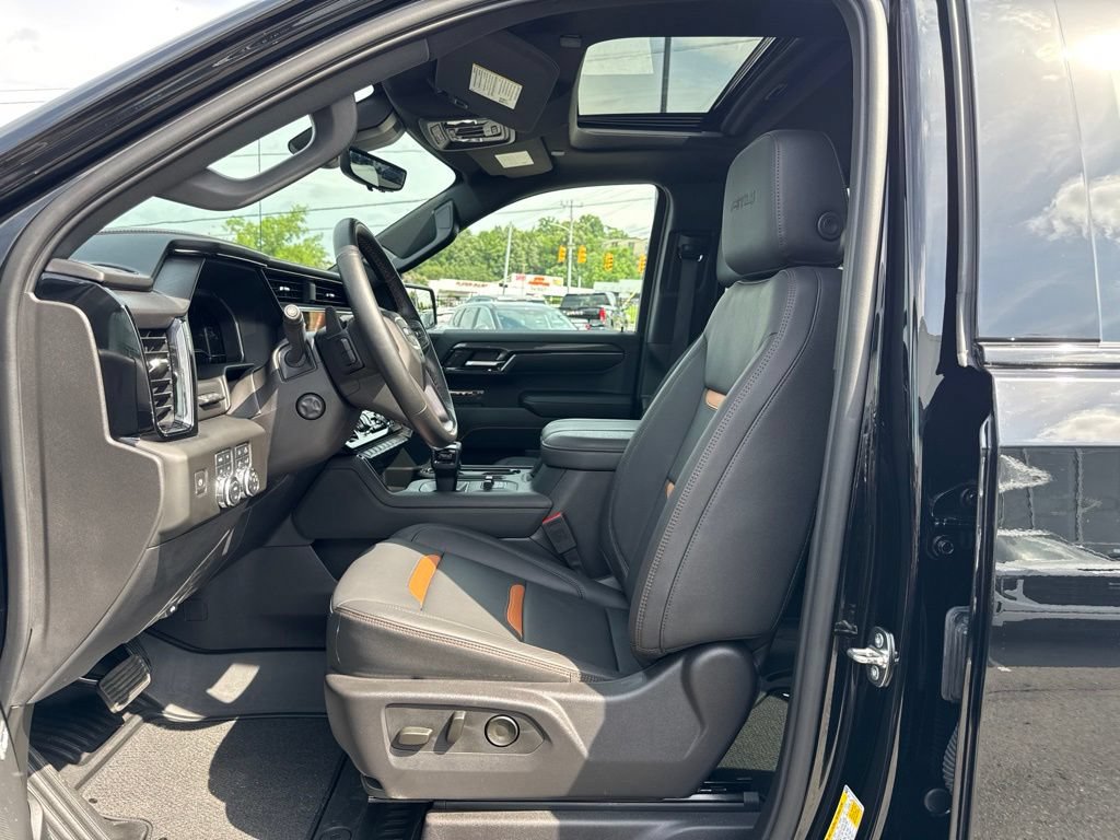 Used 2024 GMC Sierra 1500 AT4 w/ Technology Package AWD/4WD image 13