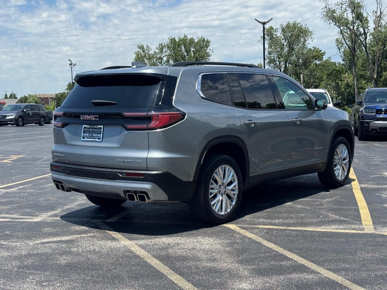 Used 2026 GMC Acadia Elevation w/ Elevation Premium Package FWD image 4