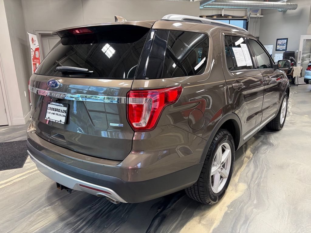 Used 2016 Ford Explorer XLT w/ Equipment Group 202A AWD/4WD image 31
