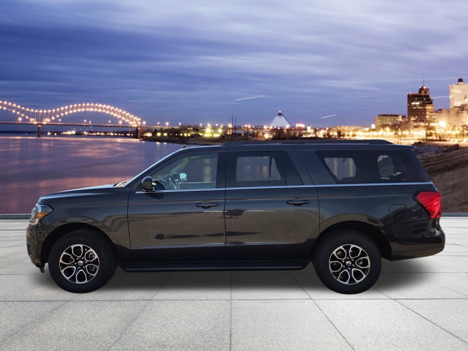 Used 2024 Ford Expedition Max XLT image 2