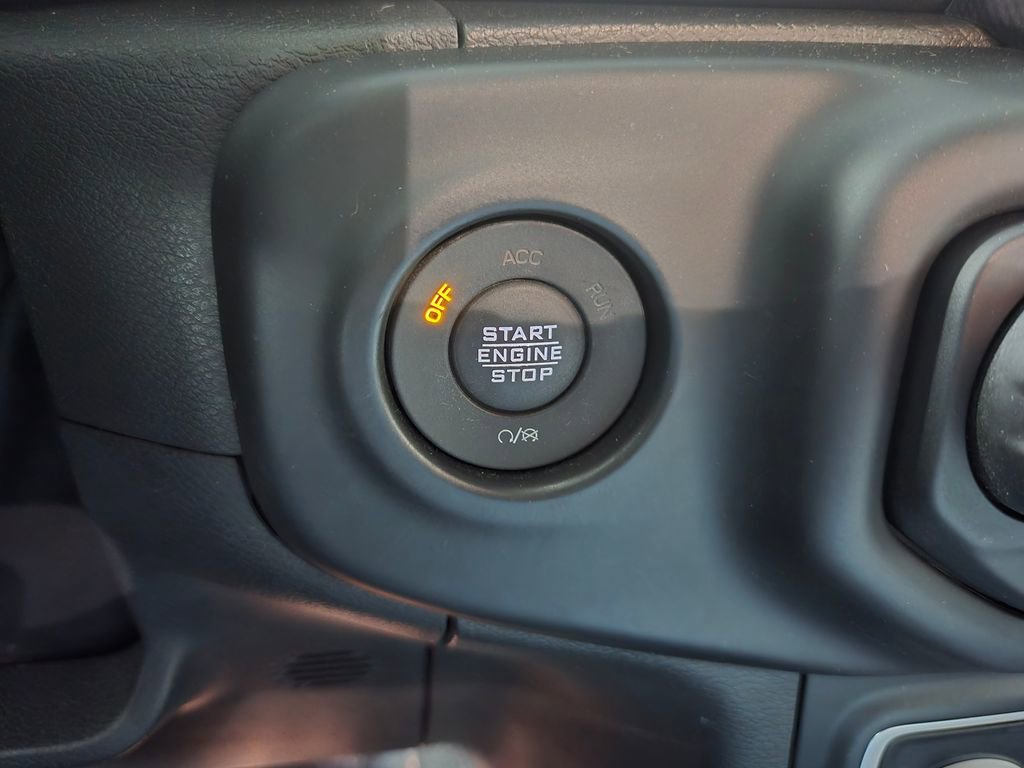 Used 2023 Jeep Wrangler Unlimited Sahara w/ Cold Weather Group AWD/4WD image 18