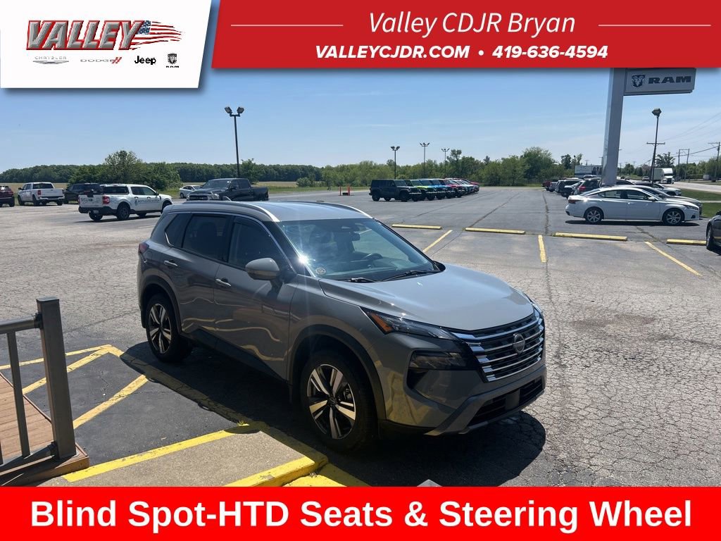 Used 2024 Nissan Rogue SL AWD/4WD image 1