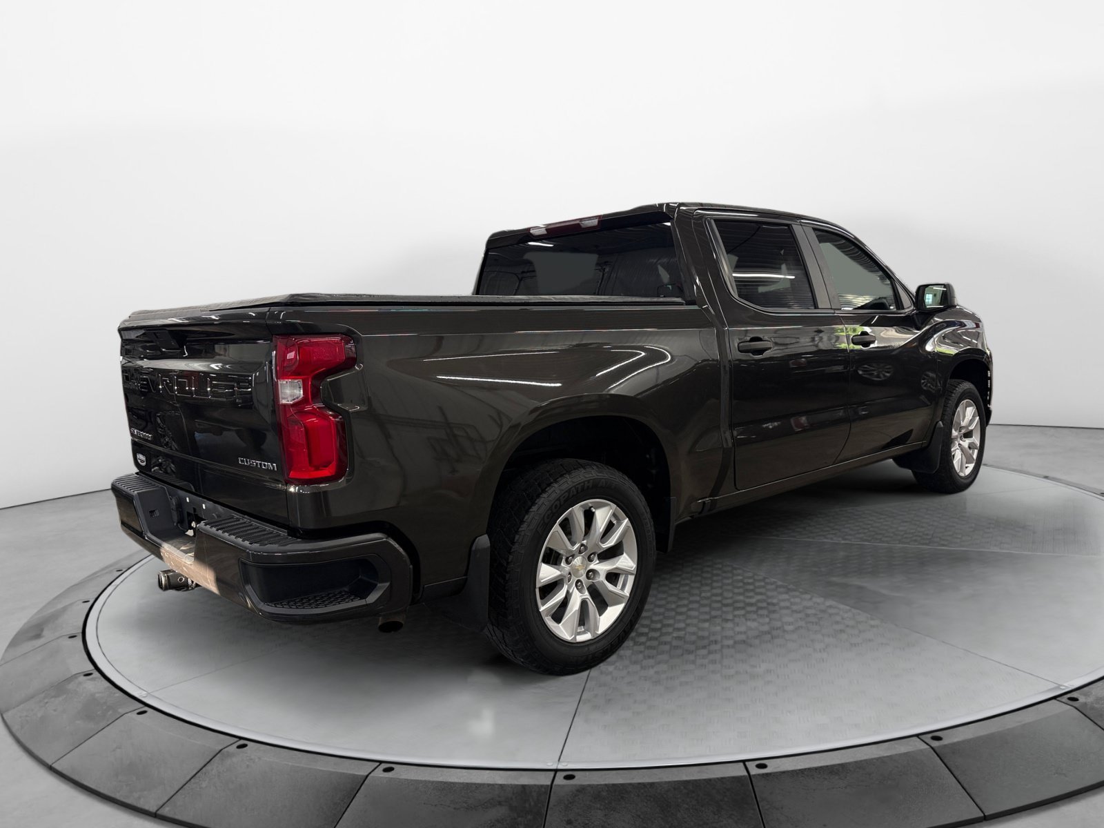Used 2022 Chevrolet Silverado 1500 Custom w/ Safety Confidence Package AWD/4WD image 5