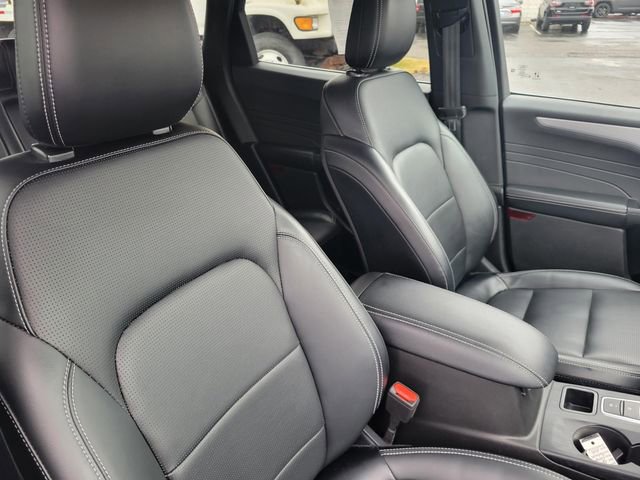 Used 2025 Ford Escape Platinum AWD/4WD image 30