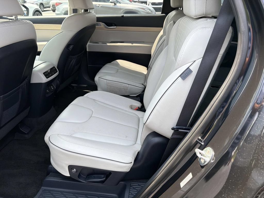 Used 2023 Hyundai Palisade Limited FWD image 14