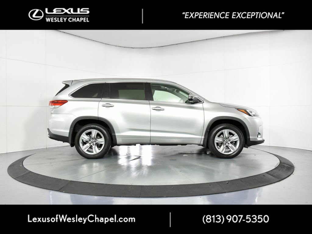 Used 2017 Toyota Highlander Limited image 4