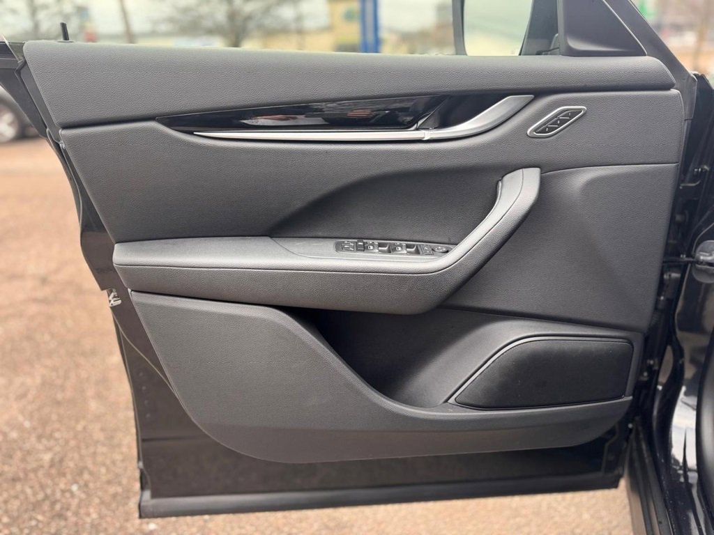 Used 2023 Maserati Levante GT image 12