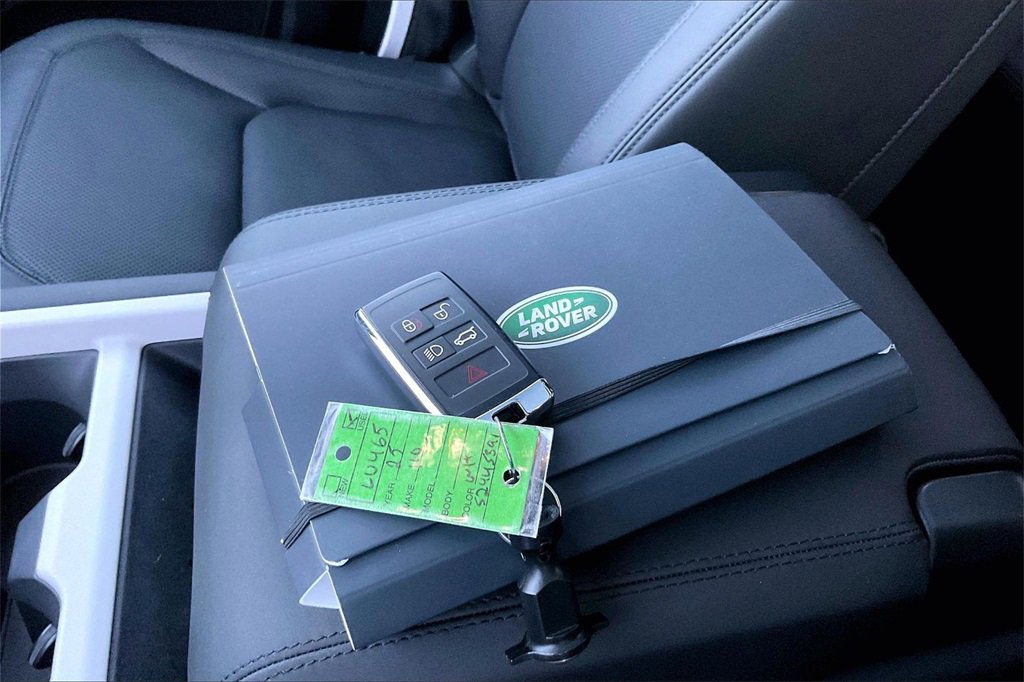 Used 2025 Land Rover Defender 110 S image 34