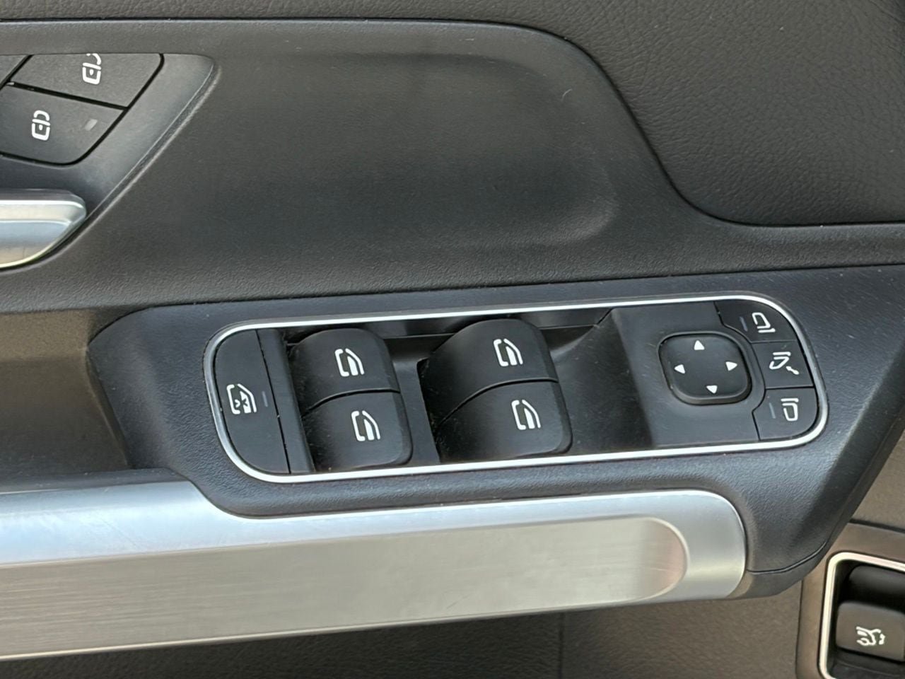Used 2025 Mercedes-Benz GLB 250 image 7