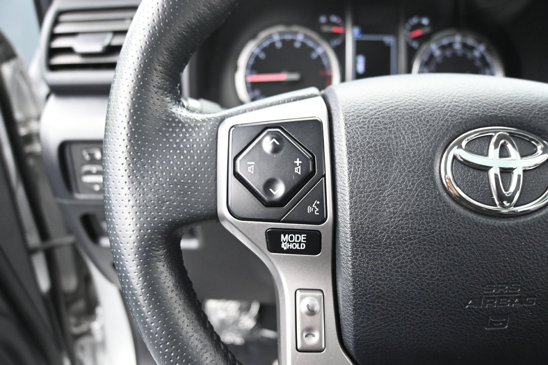 Used 2024 Toyota 4Runner Limited AWD/4WD image 23
