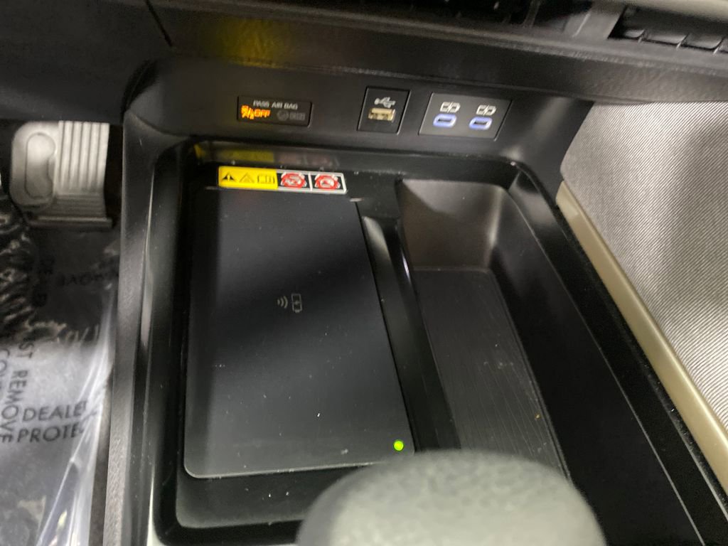 Used 2025 Toyota Camry LE w/ Convenience Package image 21