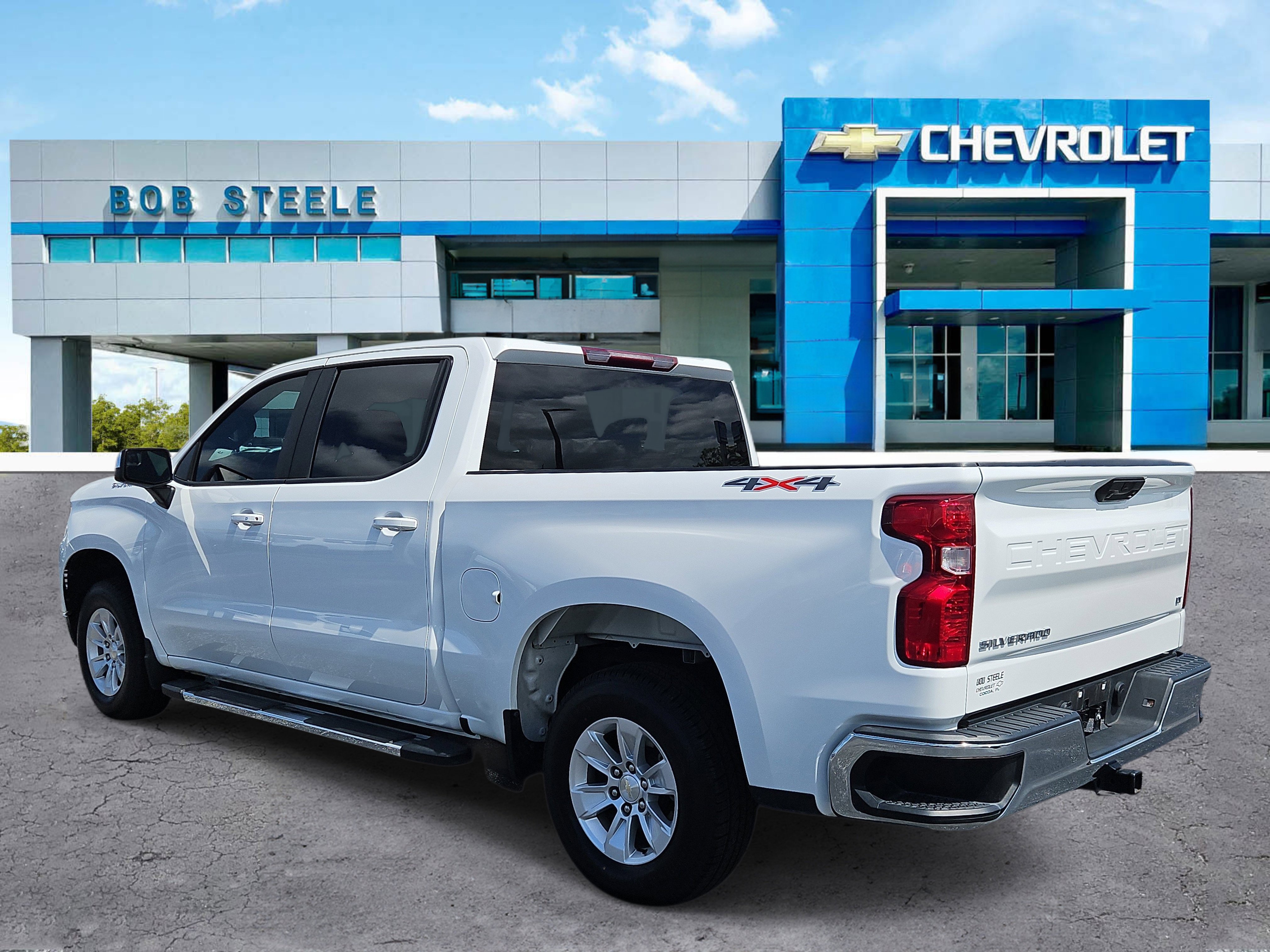 Used 2023 Chevrolet Silverado 1500 LT AWD/4WD image 3