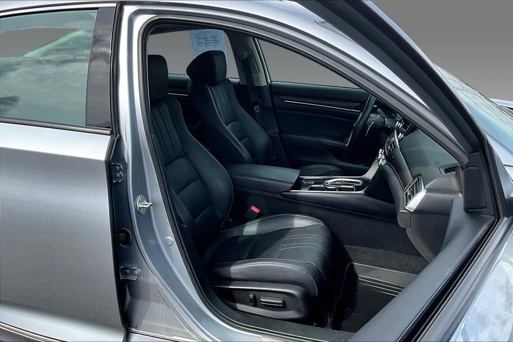 Used 2018 Honda Accord Touring image 4