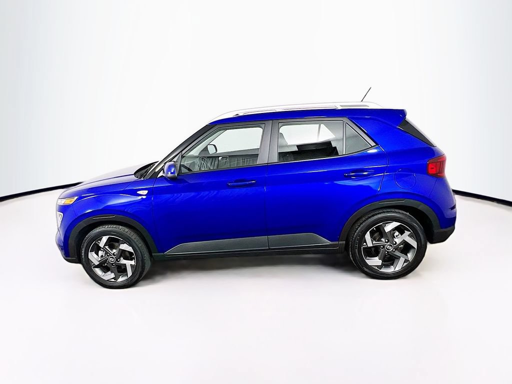 Certified 2025 Hyundai Venue SEL FWD image 4