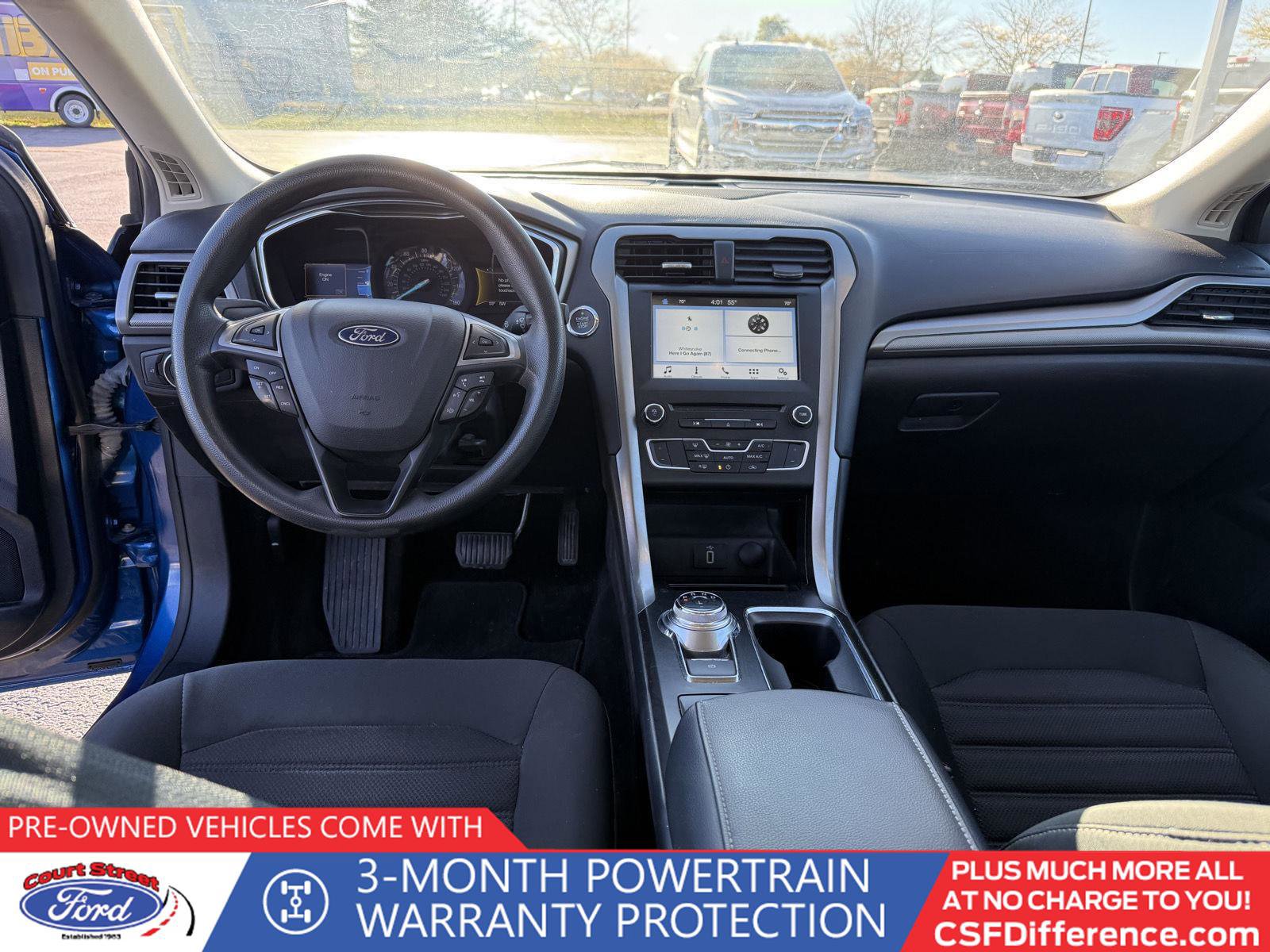 Used 2017 Ford Fusion SE w/ Fusion SE Technology Package image 9