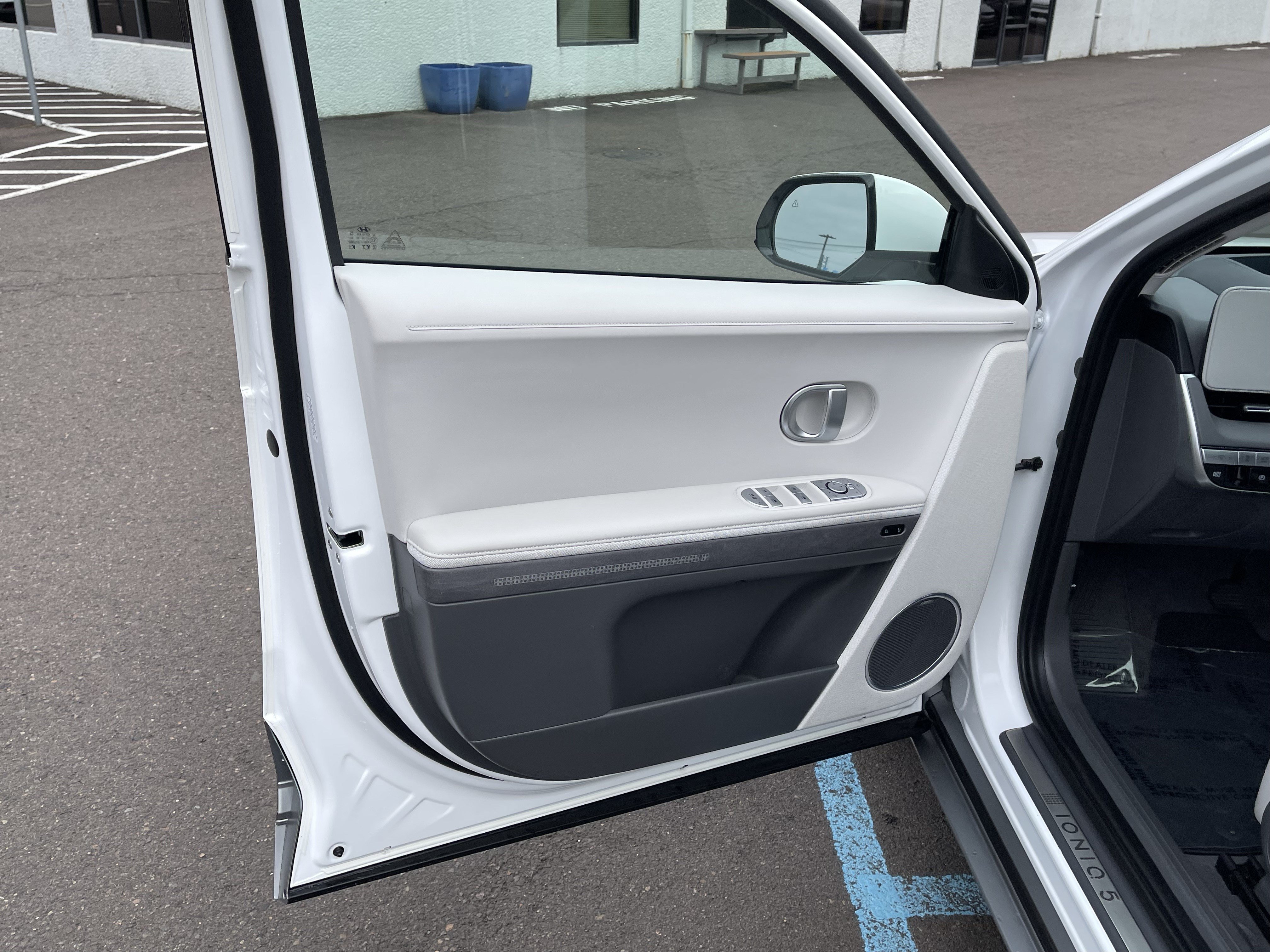 Certified 2024 Hyundai Ioniq 5 Limited AWD/4WD image 17