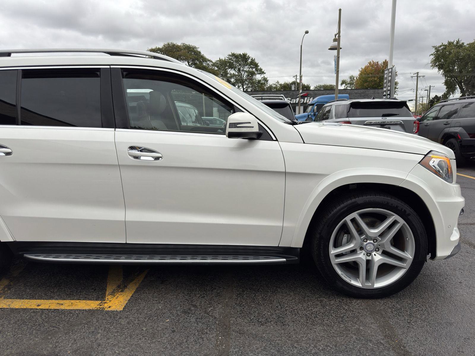 Used 2014 Mercedes-Benz GL 550 4MATIC image 12