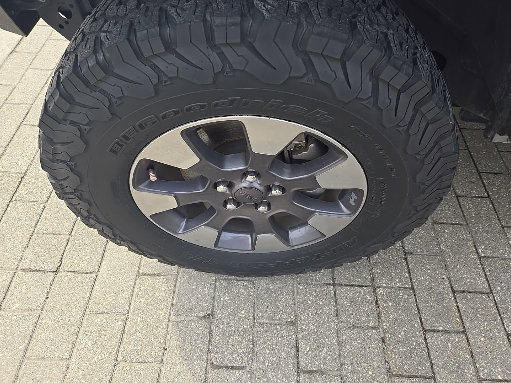 Used 2018 Jeep Wrangler Unlimited Sahara image 12