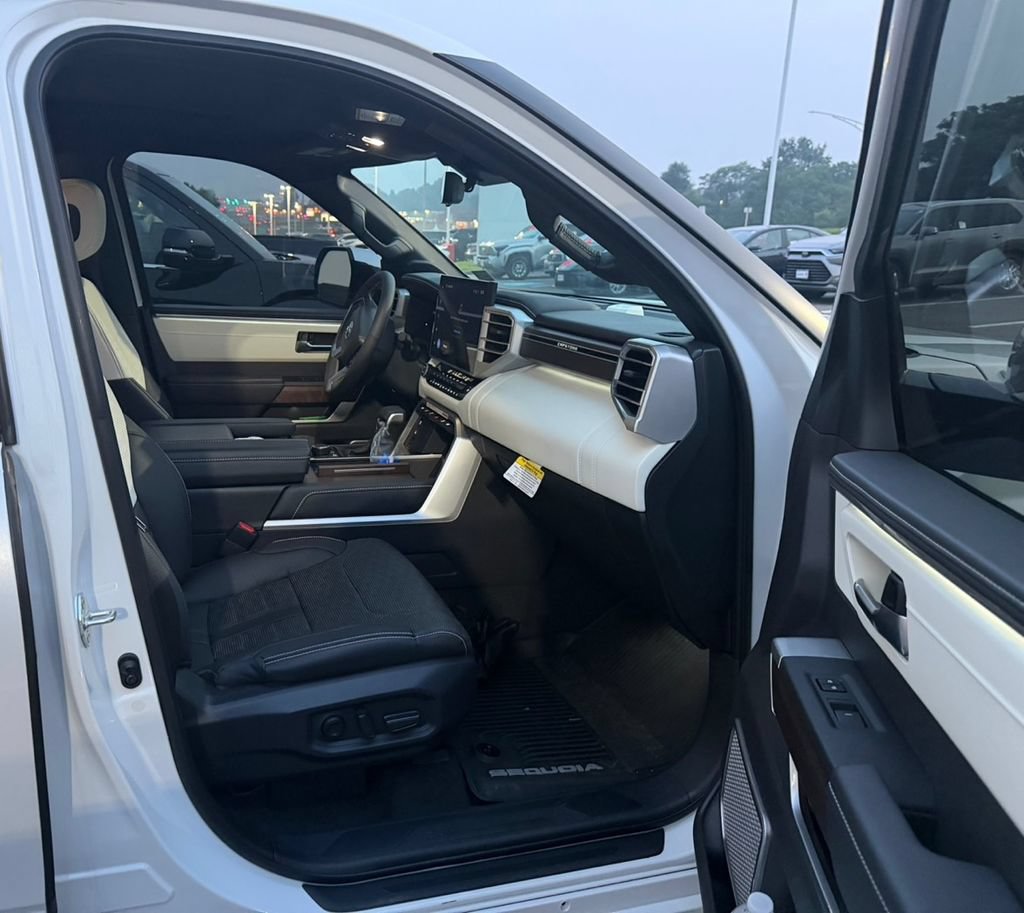 Used 2025 Toyota Sequoia Capstone AWD/4WD image 13
