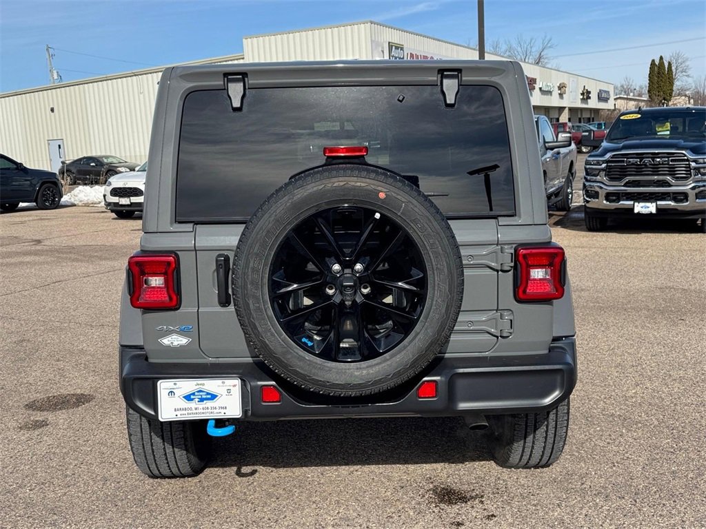 Used 2022 Jeep Wrangler Unlimited Sahara image 3