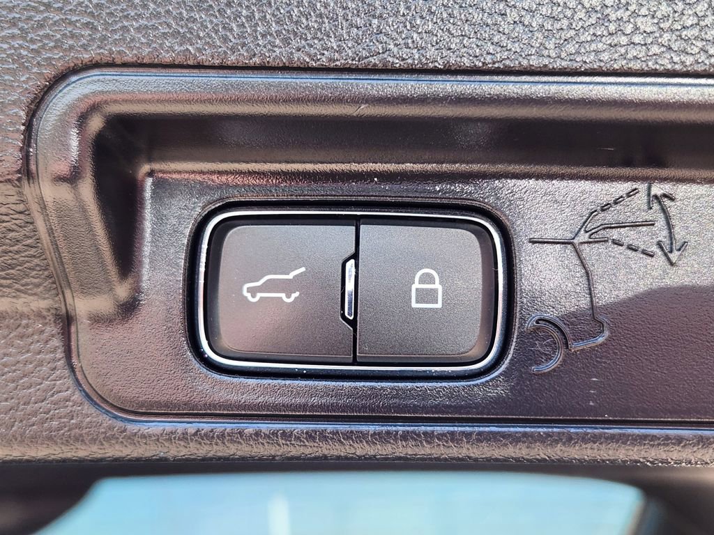 Used 2022 Ford Explorer Limited w/ Equipment Group 301A image 16