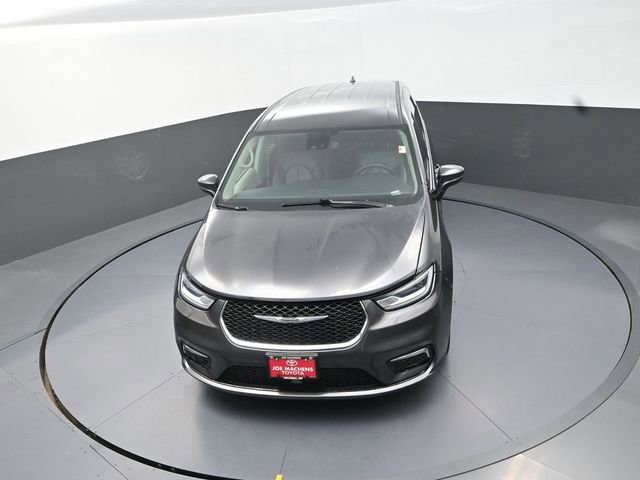 Used 2023 Chrysler Pacifica Touring-L image 25