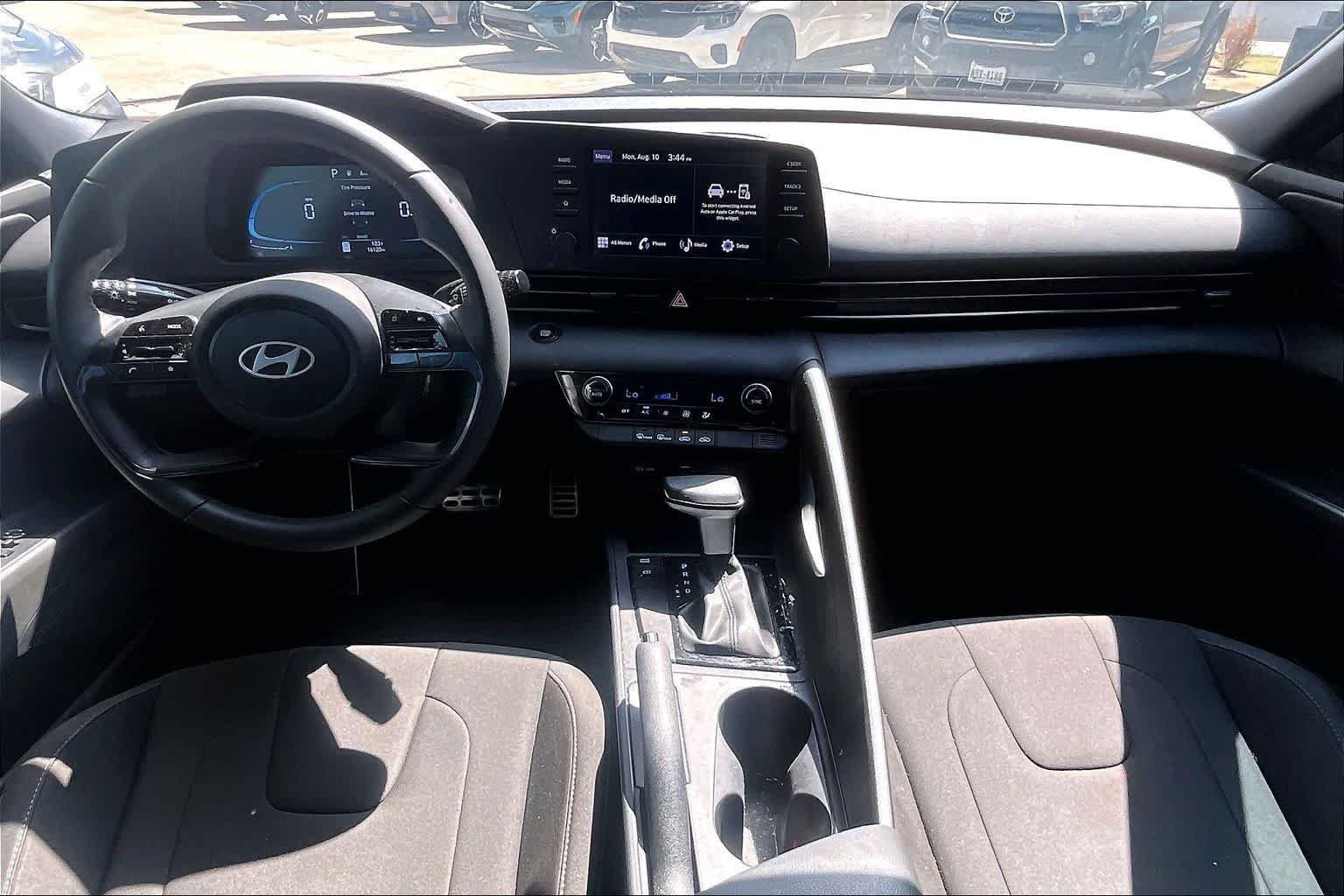 Used 2025 Hyundai Elantra Sport FWD image 8