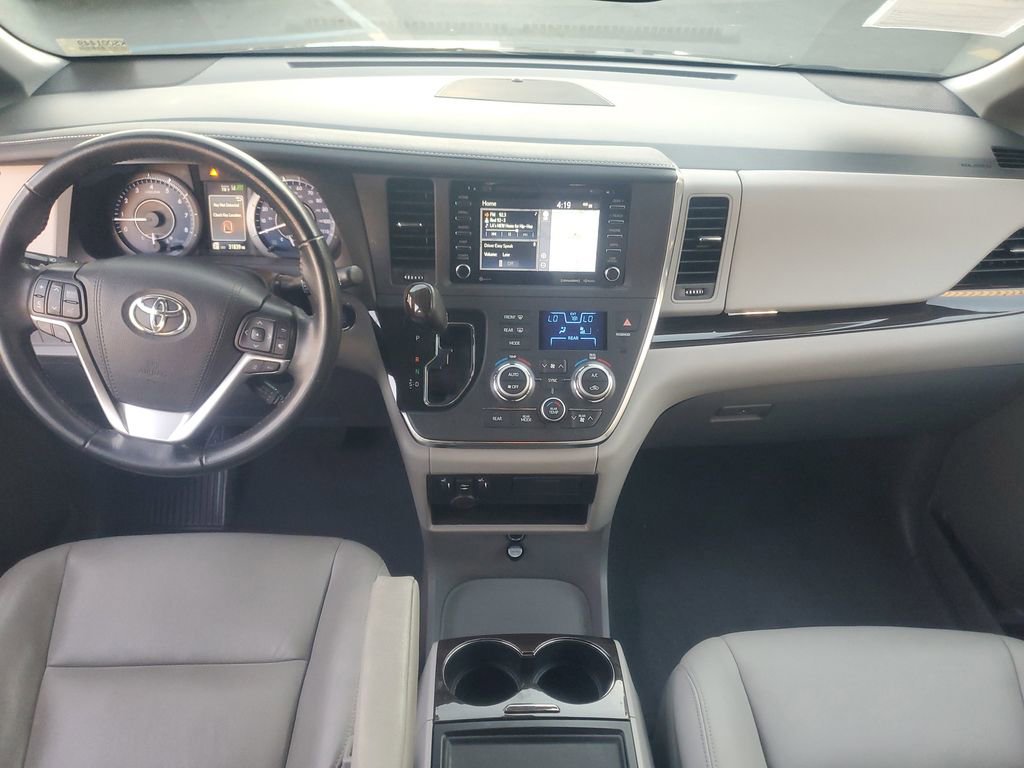 Used 2019 Toyota Sienna XLE image 11