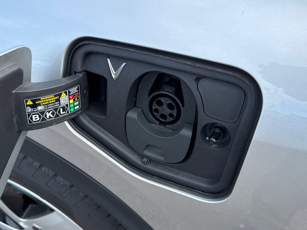 New 2025 VinFast VF 8 Eco AWD/4WD image 24