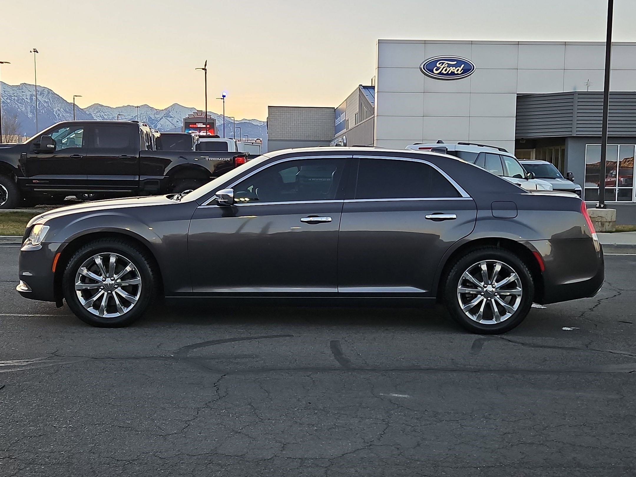 Used 2016 Chrysler 300 C image 9