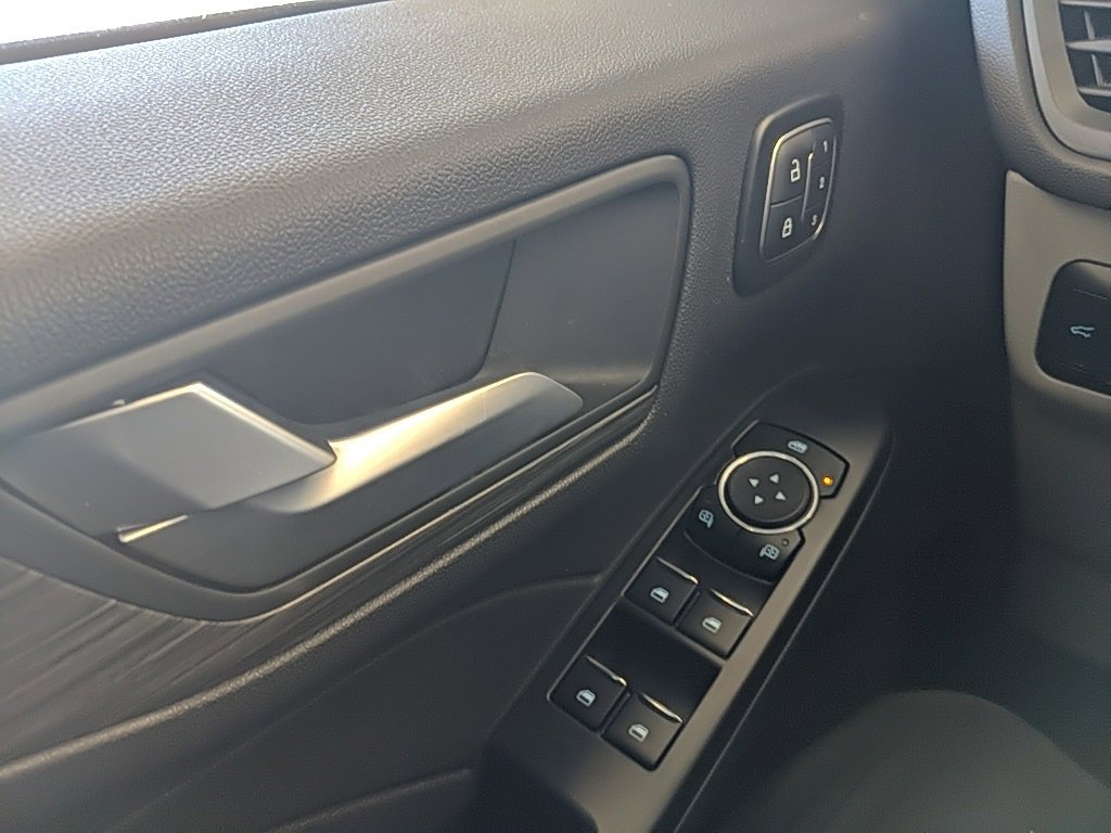 Used 2025 Ford Escape Platinum w/ Premium Technology Package image 25