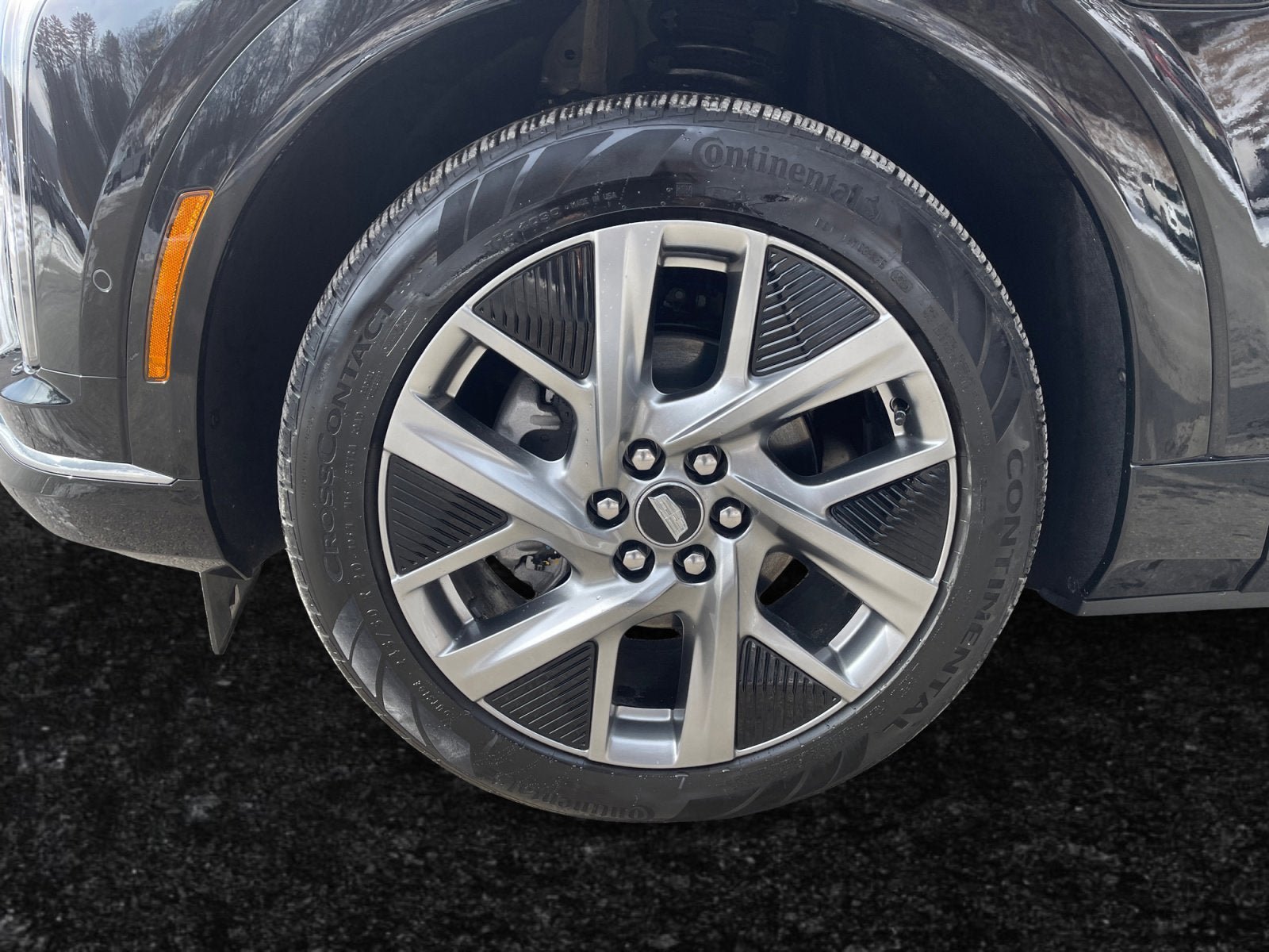 Used 2025 Cadillac Optiq Luxury 2 w/ LPO, Floor Liner Package AWD/4WD image 15