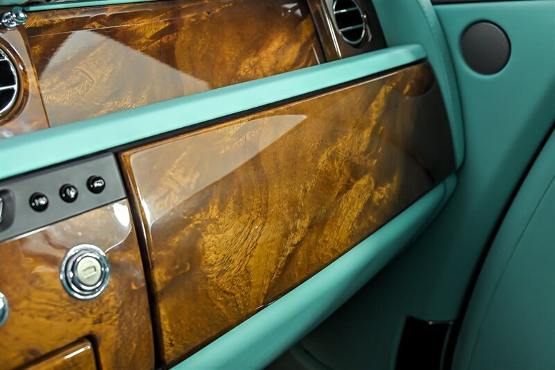 Used 2013 Rolls-Royce Phantom Drophead Coupe RWD image 32