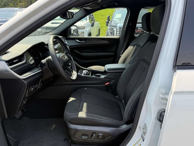 Used 2024 Jeep Grand Cherokee L Laredo AWD/4WD image 11