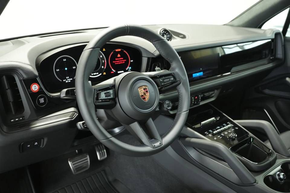 New 2026 Porsche Cayenne GTS image 4
