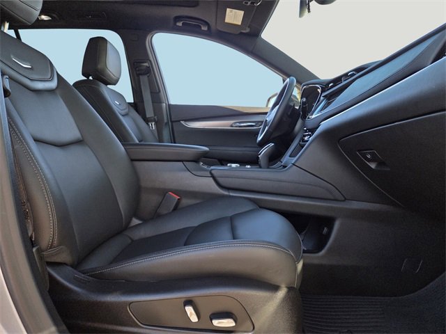 New 2025 Cadillac XT6 Luxury image 14