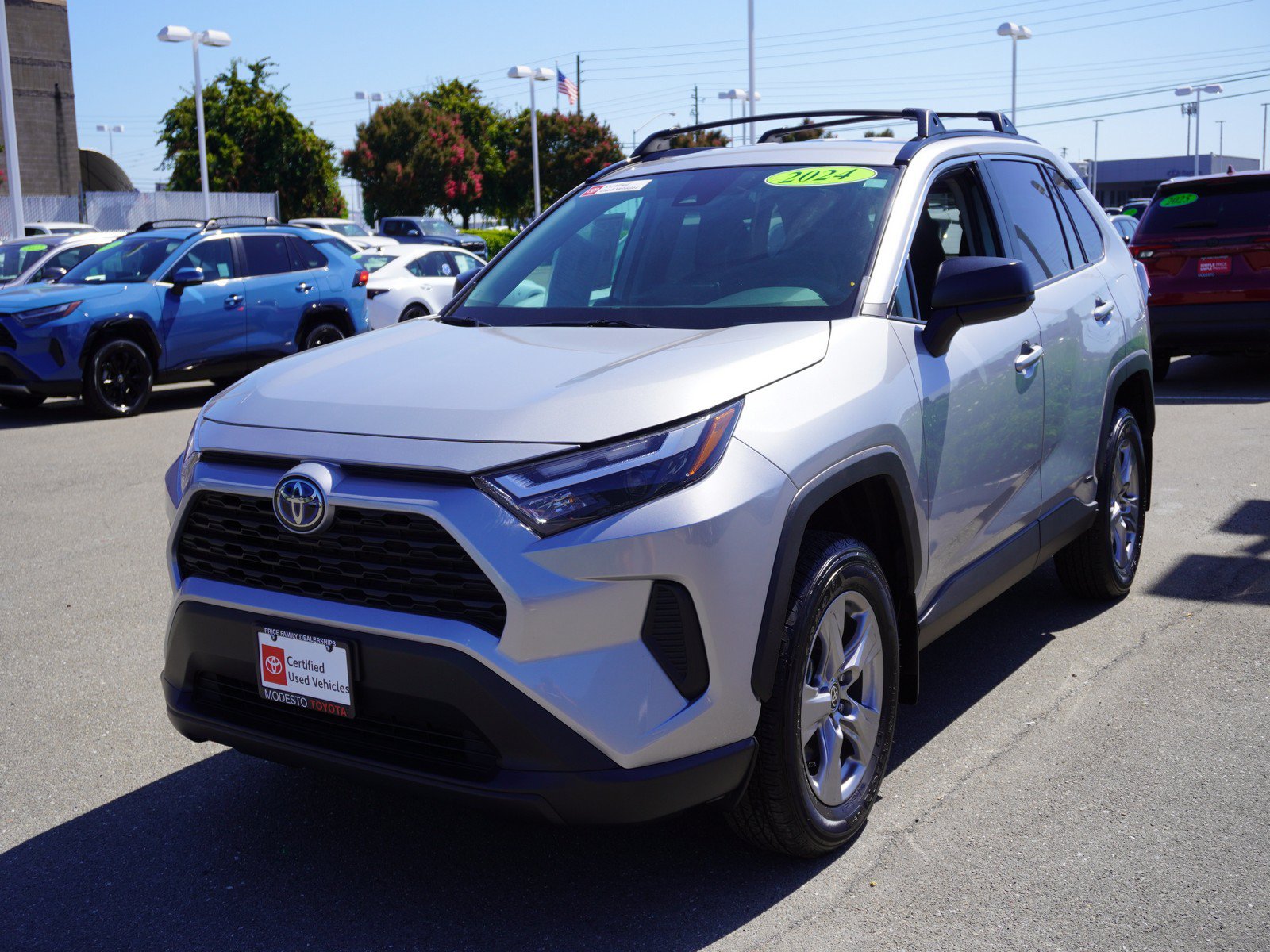 Used 2024 Toyota RAV4 LE AWD/4WD image 5