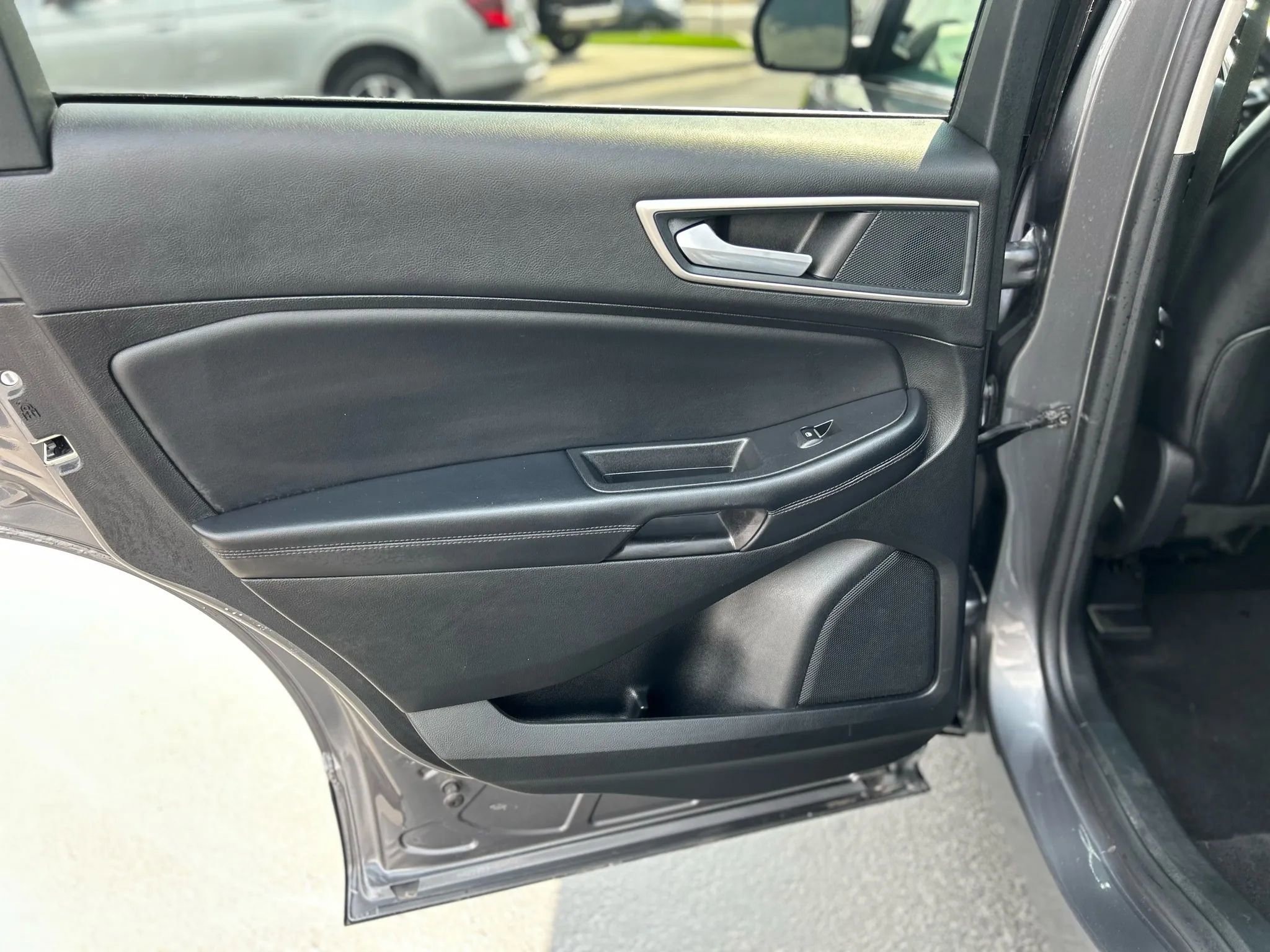 Used 2024 Ford Edge SEL image 11