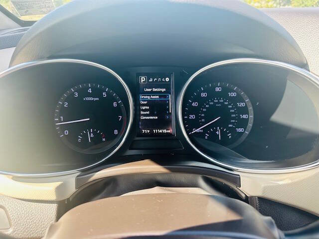 Used 2017 Hyundai Santa Fe FWD image 23