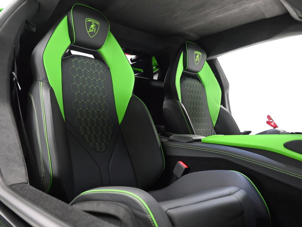 Used 2024 Lamborghini Revuelto AWD/4WD image 8